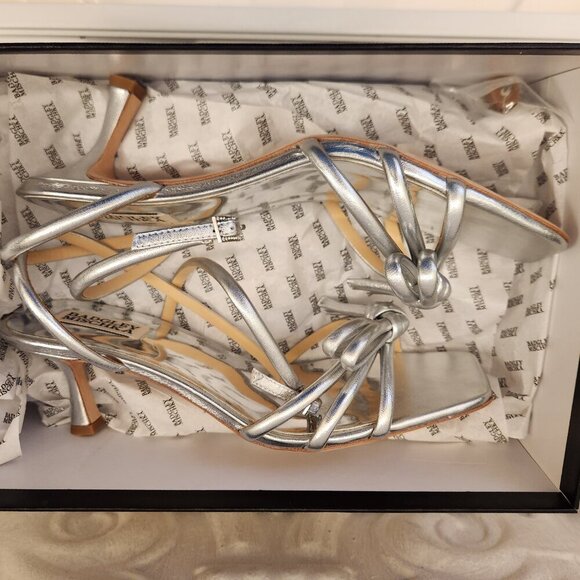 Badgley Mischka Silver Leather " Loyalty Knot" Sandals. NIB. Size Various - Picture 9 of 15
